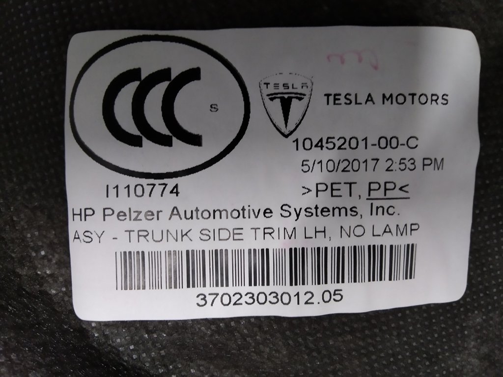 2 1045201-00-C Bagageutrymme, vänster sida utan lampa Tesla modell S, modell S REST 1025978-00-C